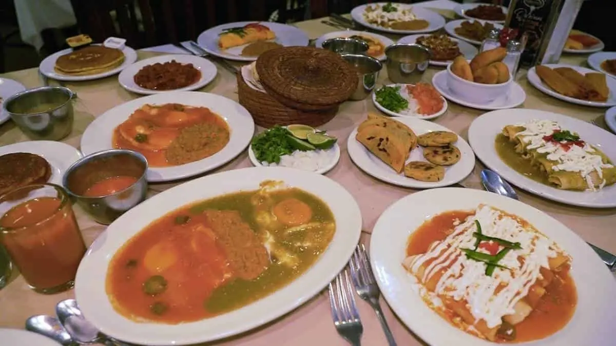 Aparte del mejor cabrito, El Gran Pastor ofrece buffet de desayuno