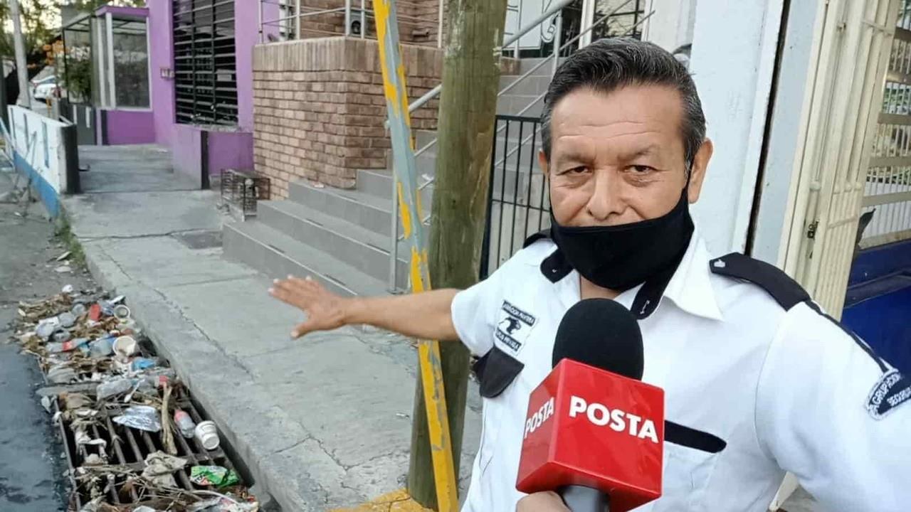 Denuncian alcantarillas tapadas por basura