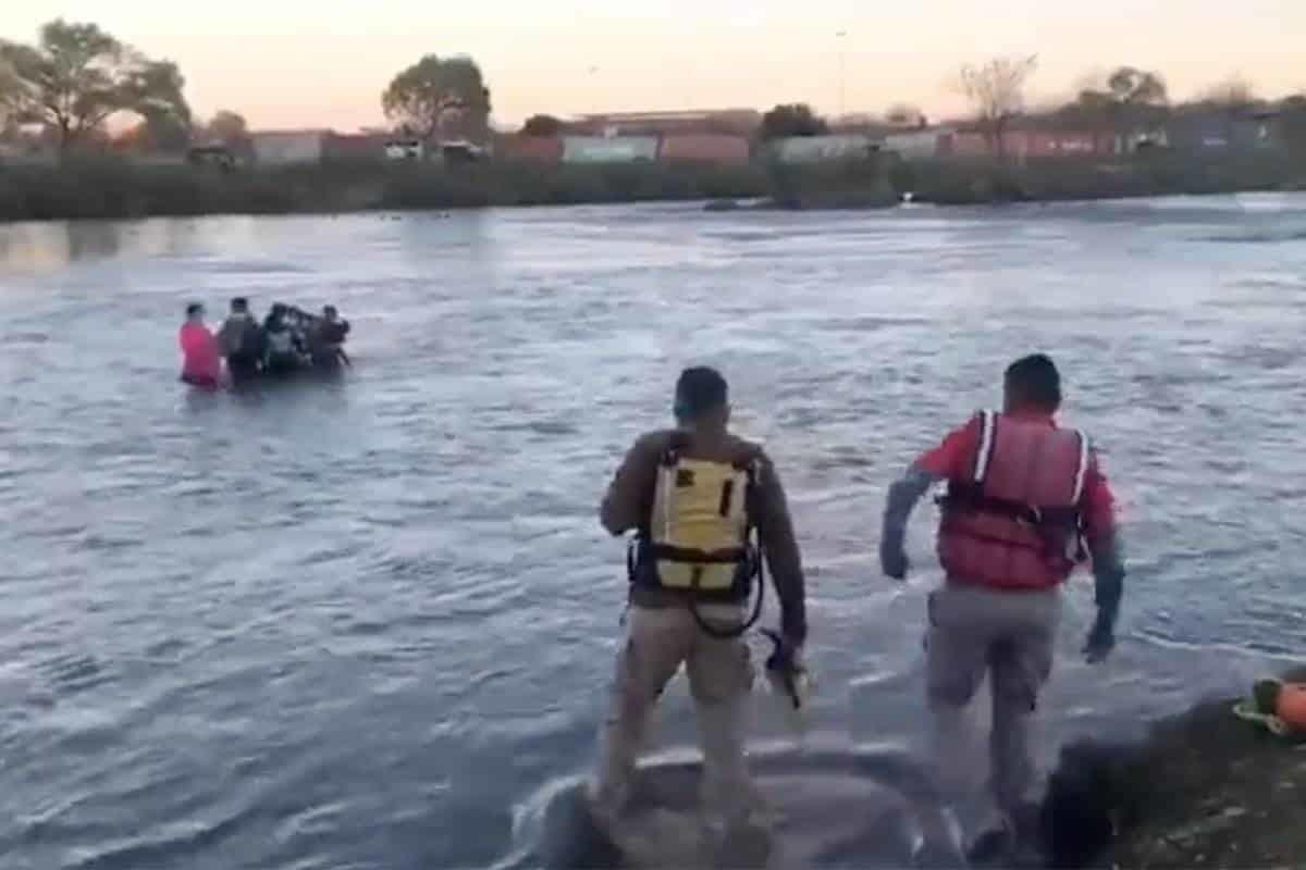 VIDEO: Rescatan a embarazada y cuatro menores en el río Bravo