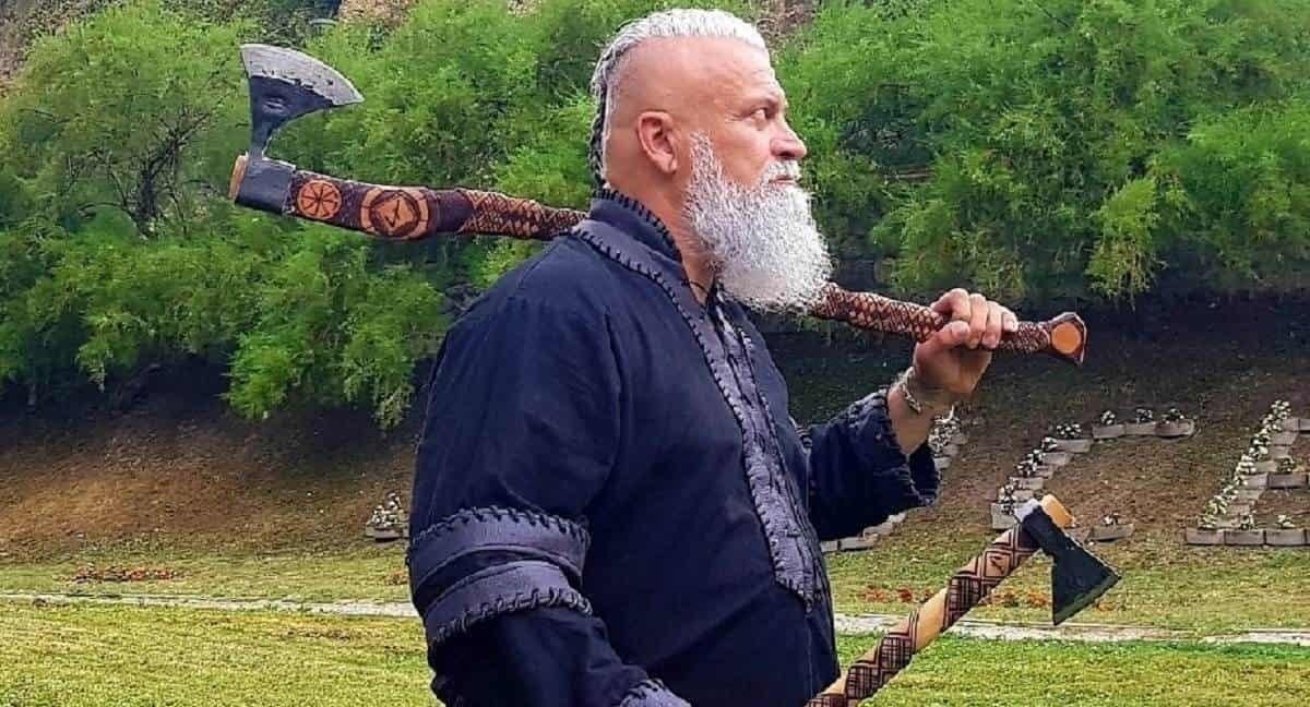 Cambia hombre su vida para volverse vikingo