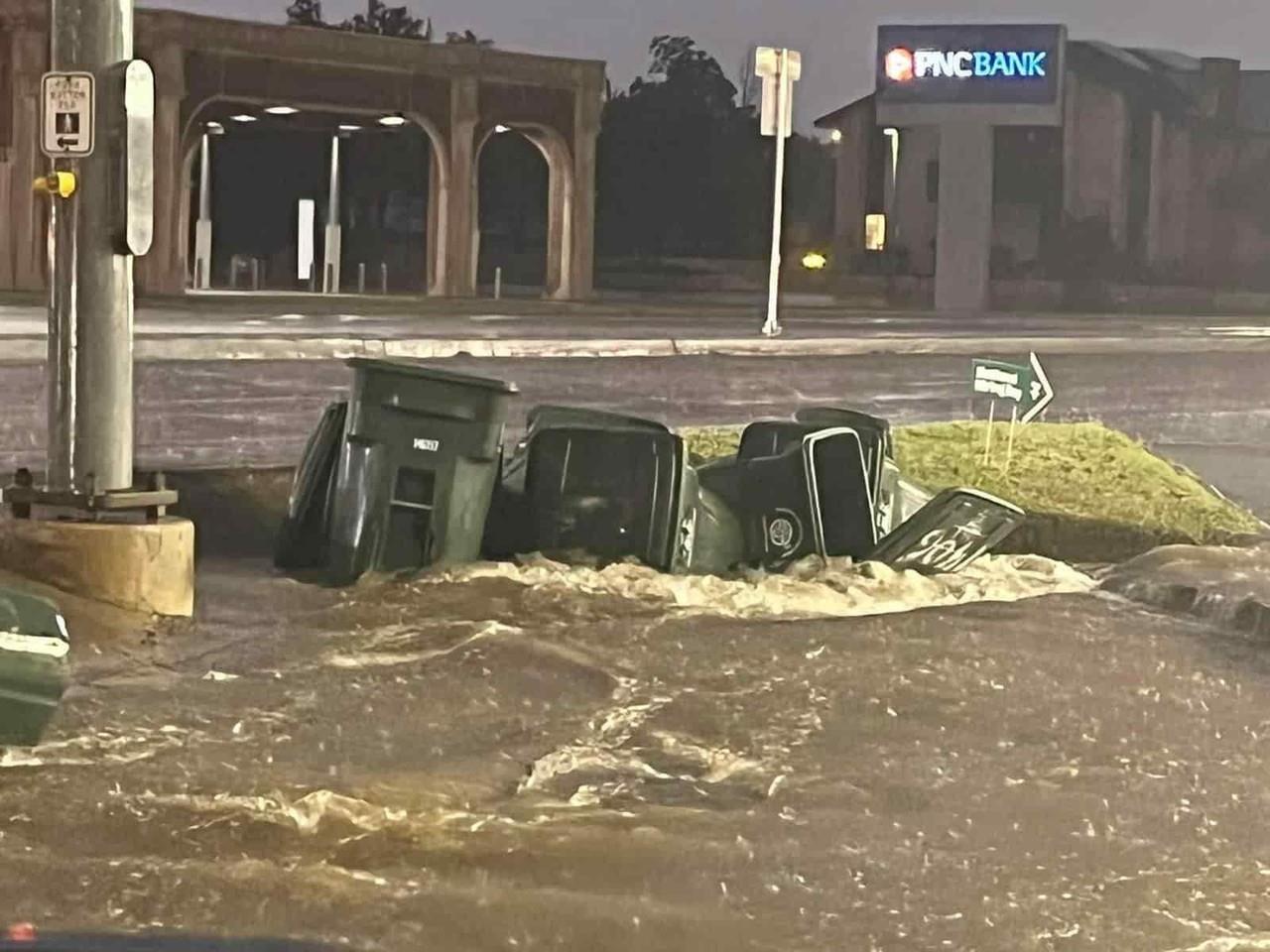 VIDEO: Dejan fuertes lluvia encharcamientos en Dos Laredos