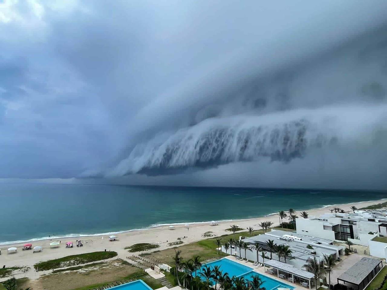 ¿Es un ovni? Nube cinturón cubre playa Miramar y causa asombro en bañistas