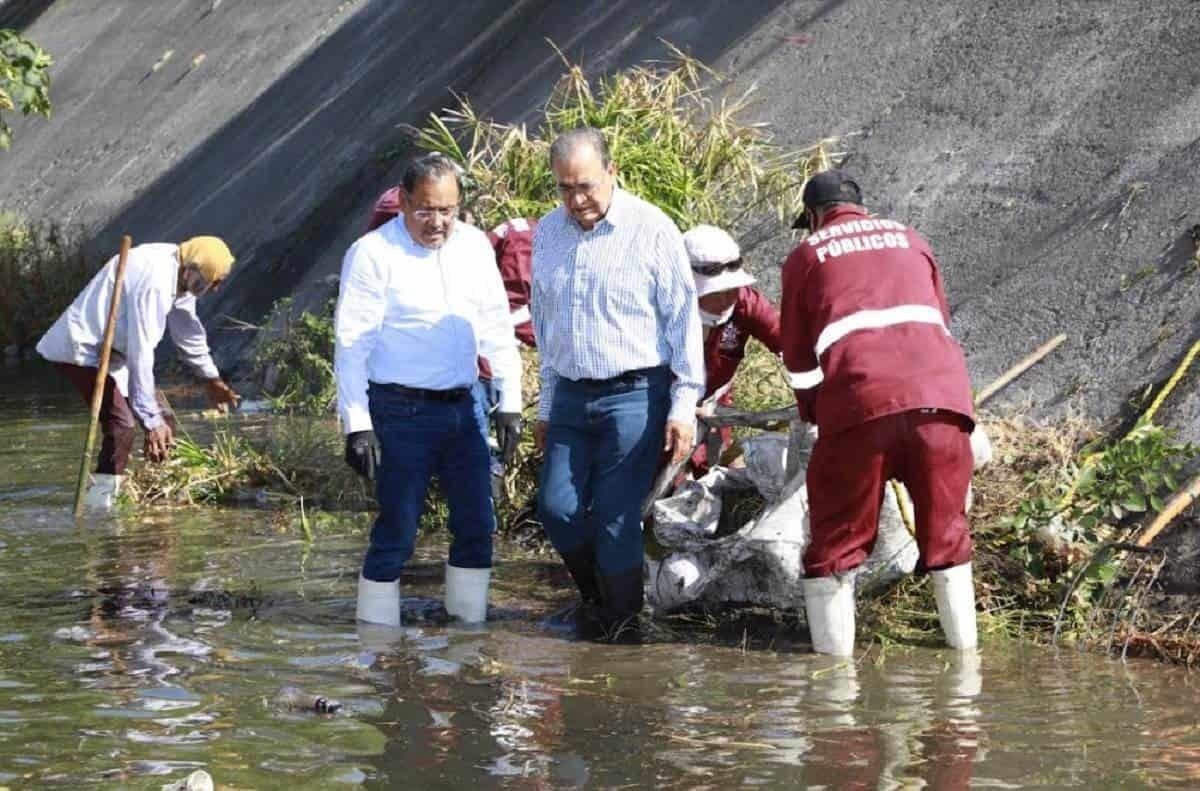 Realizan limpieza de alcantarillas y pluviales en Escobedo