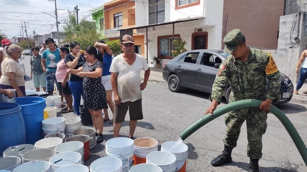 Reparte Sedena agua en 162 colonias de 16 municipios de Nuevo León