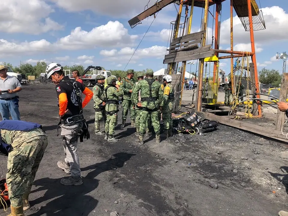 Autoridades realizan trabajos en la mina El Pinabete, del municipio de Sabinas, Coahuila. Foto: Facebook Protección Civil Nuevo León