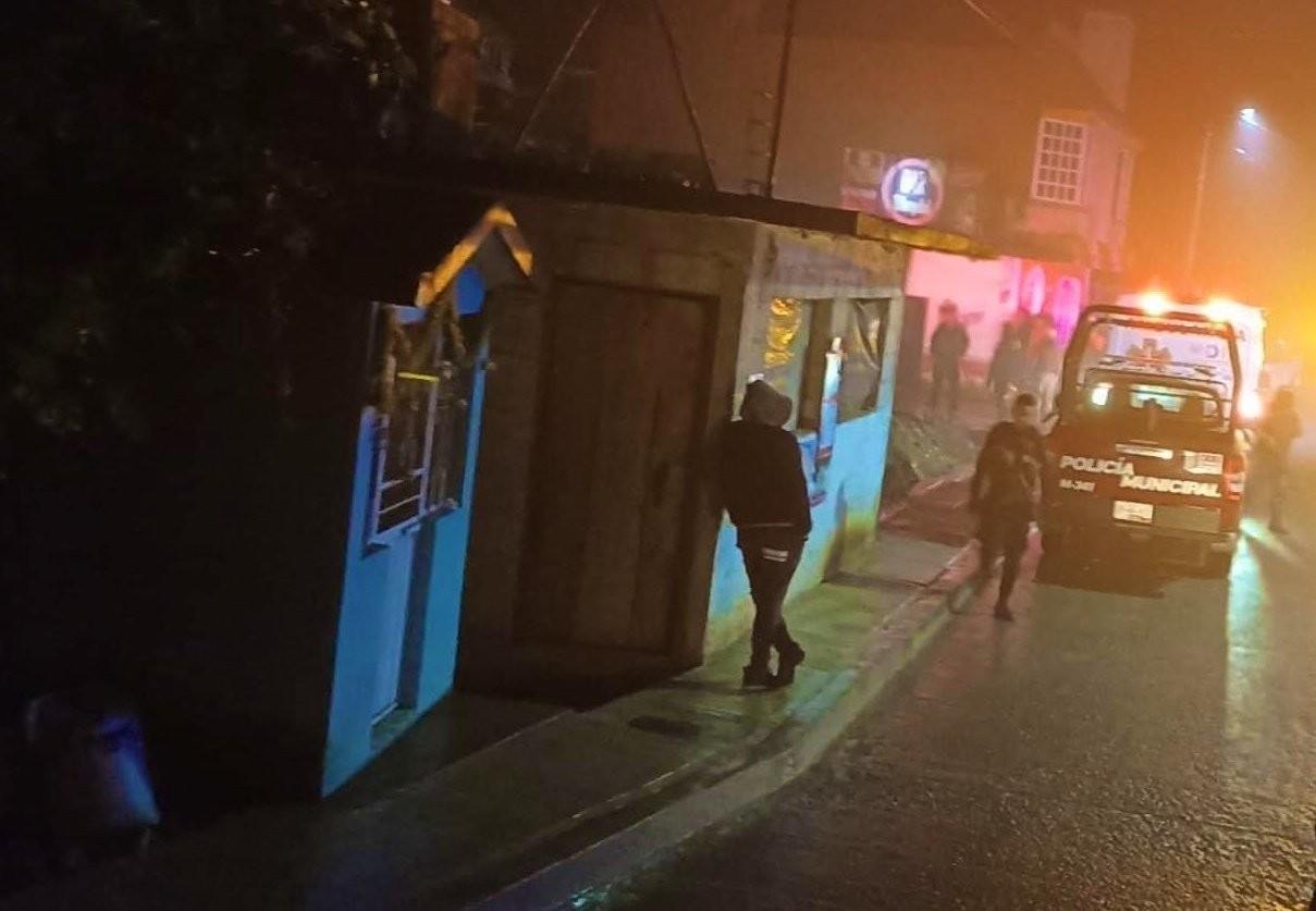 Sujetos armados ejecutaron a balazos a 3 mujeres al interior del bar El Guayabal en el municipio de Hueytamalco, Puebla. Foto: Twitter @C_Lobato