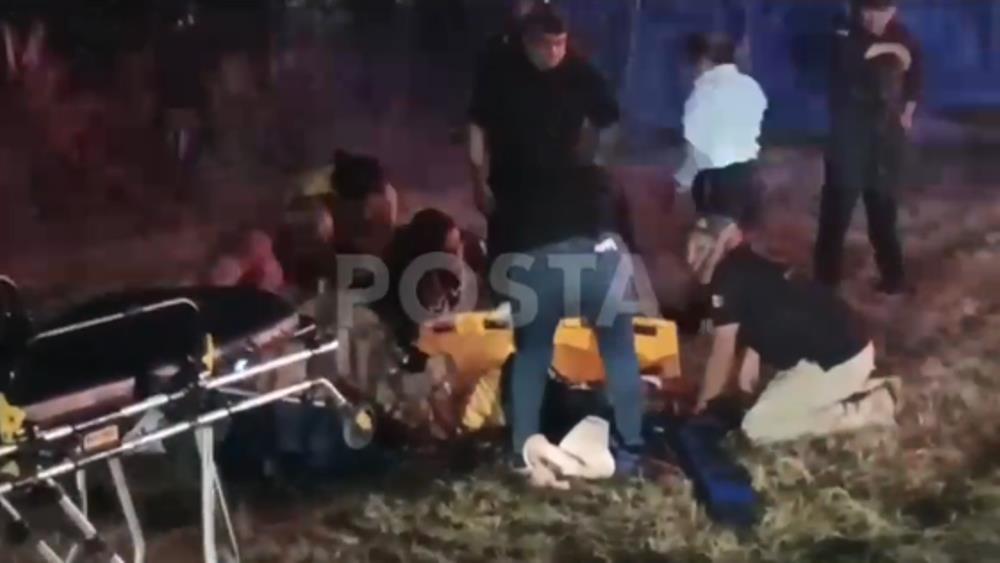 Automovilista huye tras atropellar a una familia en Cadereyta Jiménez. FOTO: Captura de Imagen