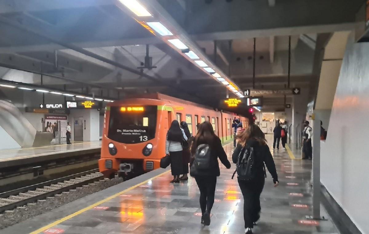 El Gobierno de la Ciudad de México reaperturó el tramo subterráneo de la Línea 12 del Metro, de Mixcoac a Atlalilco. Foto : Twitter @GCalderon_Metro