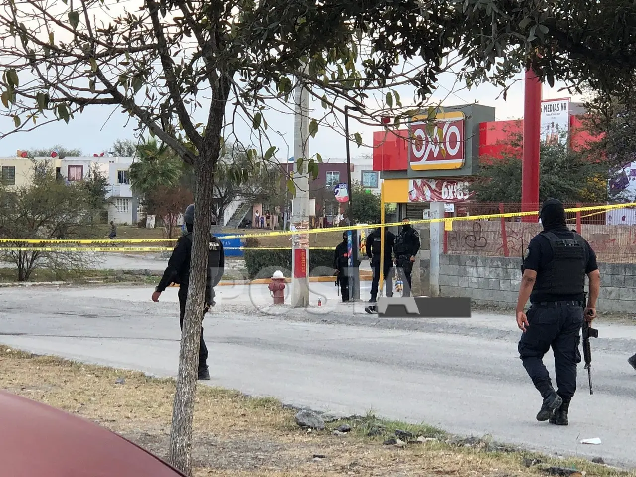 A la llegada de paramédicos, la mujer ya había muerto, no fue identificada en el lugar y pasó como no nombre al anfiteatro. Foto: Raymundo Elizalde.