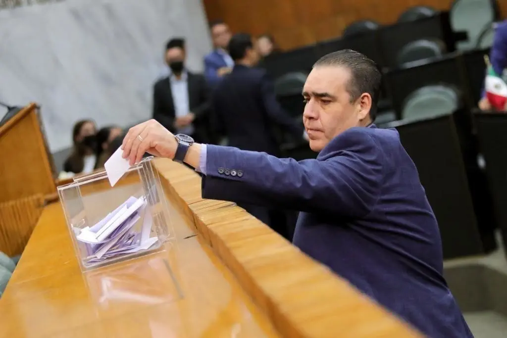 Heriberto Treviño pide fomentar la participación de  “chavos” en el desarrollo político. Foto. Armando Galicia