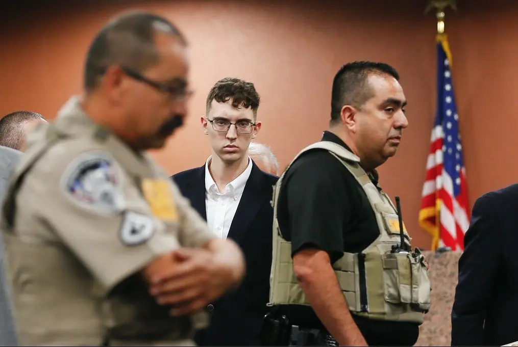 El sospechoso de la masacre en un Walmart de El Paso, Patrick Crusius, se declara inocente durante su lectura de cargos, el 10 de octubre de 2019, en El Paso, Texas. (Briana Sanchez / El Paso Times via AP, foto compartida, archivo)