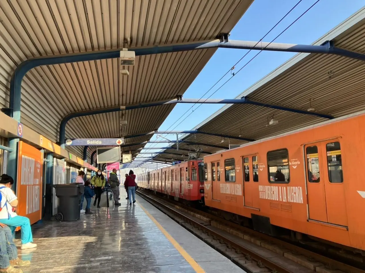 Senado de la República pide replantear el aumento que se dió a las tarifas del servicio del Metro. Fotos. Carolina León