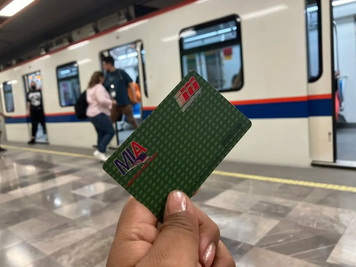 Metrorrey está trabajando en la actualización del sistema de peaje y por ello dirán adiós a los boletos y con ello la Tarjeta MIA será la única opción para viajar. Foto: Carolina León