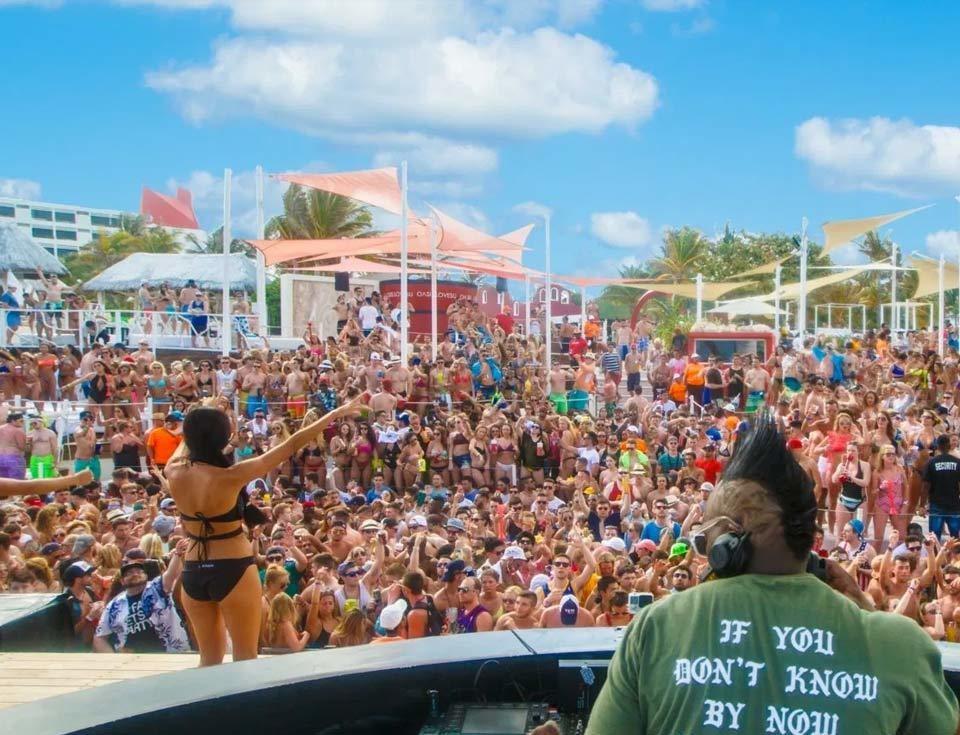 En su alerta, el gobierno de Estados Unidos advirtió a los spring breakers que deben tener cuidado en áreas del centro de destinos turísticos en Quintana Roo como Cancún, Playa del Carmen y Tulum. Foto: mexcovery.com