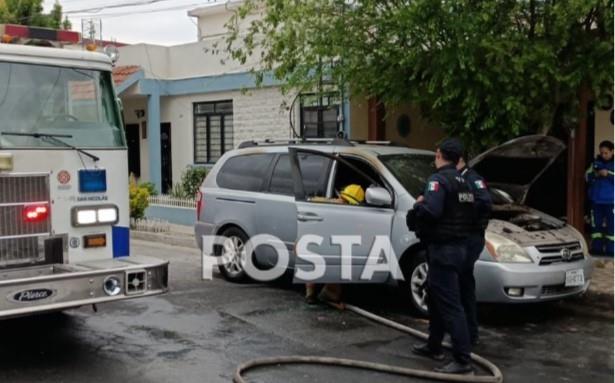 Elementos municipal de Policía, Bomberos y Protección Civil controlaron la situación y evitaron riesgos mayores a la población. Foto: Especial/ PostaMX