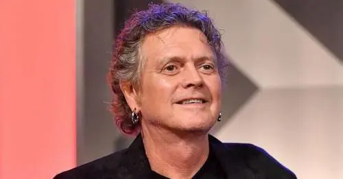 Un joven de 19 años ataca en Florida al baterista de Def Leppard, Rick Allen. Foto. Twitter