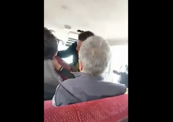 !Óigame no, lo ahorcó! Exhiben a policías de Ecatepec amedrentando a ciudadanos