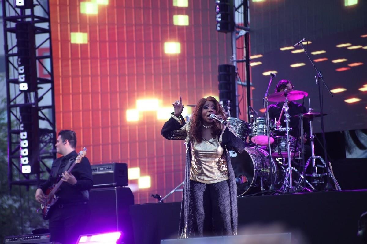 Gloria Gaynor puso a vibrar a los asistentes del festival Tecate Pal Norte 2023 con su tema I Will Survive.  Foto: Mauricio Morales