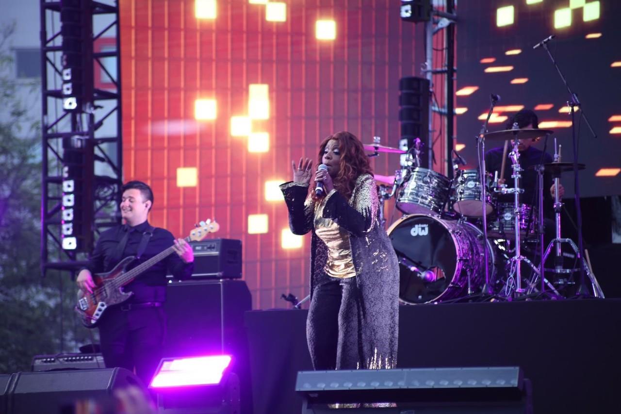 Gloria Gaynor de 79 años se presentó el Pa´l Norte 2023. Foto. Luis Tristán-Posta