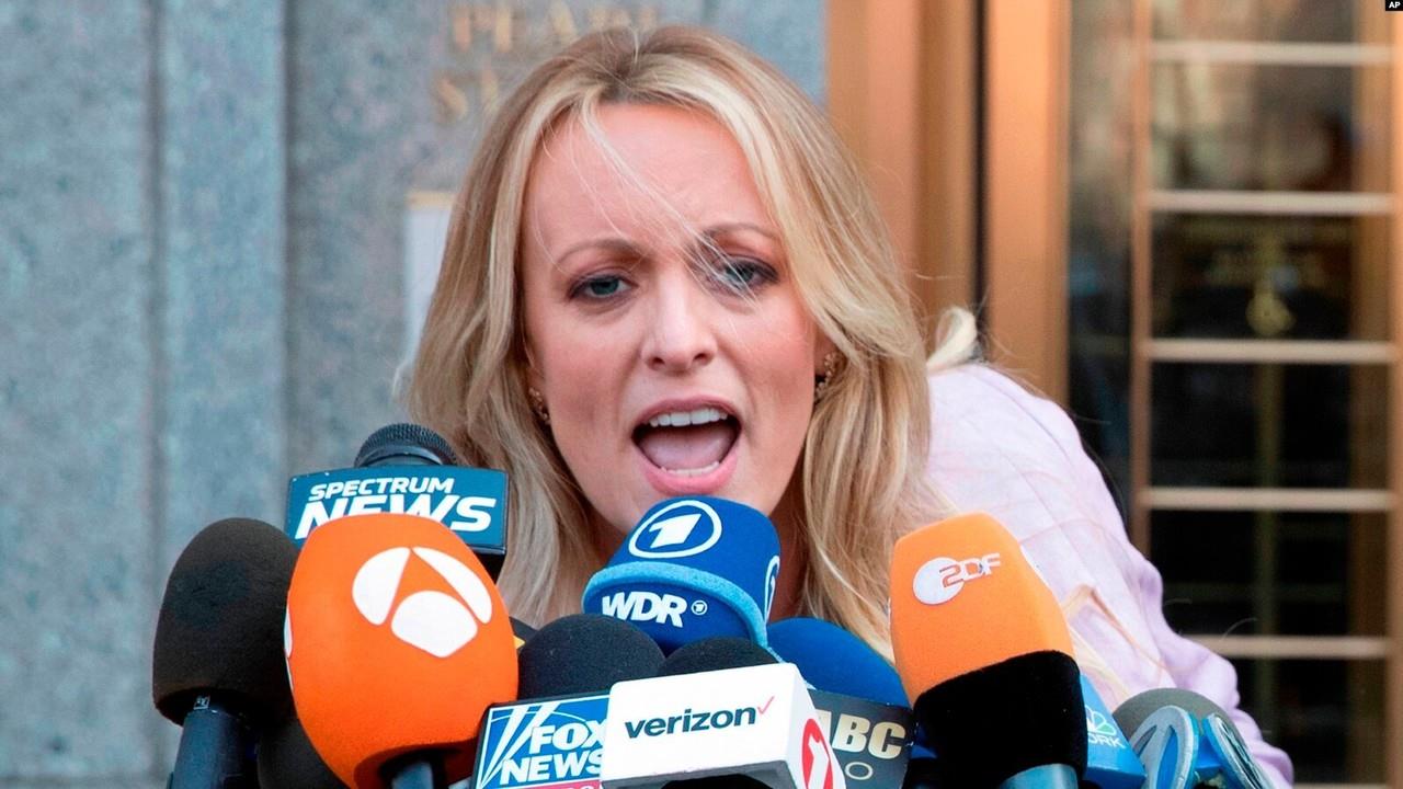 Stormy Daniels ha declarado que si el caso llega a juicio le gustaría testificar. Foto: AP