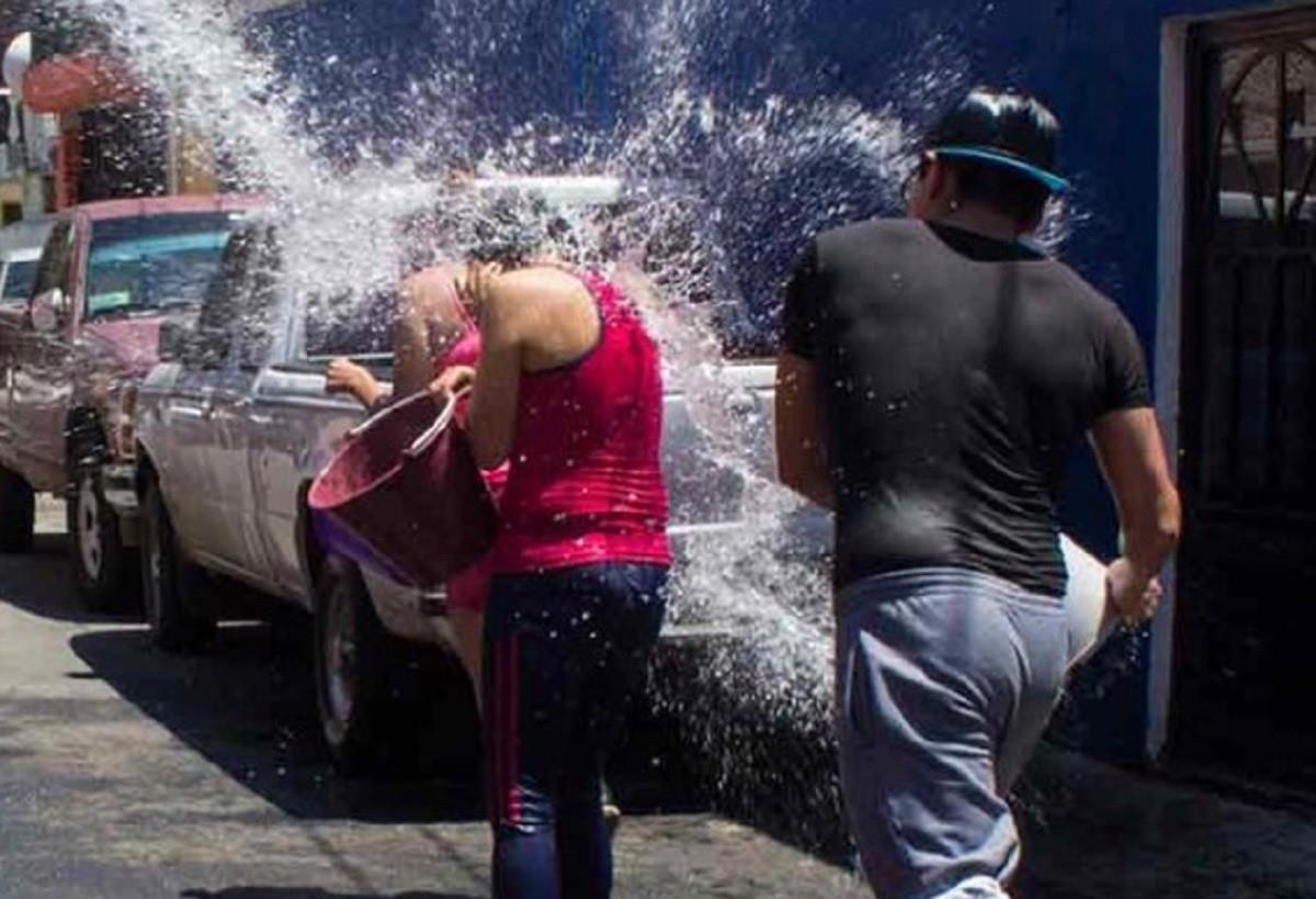 Conoce las multas por jugar con agua en Sábado de Gloria - POSTA México