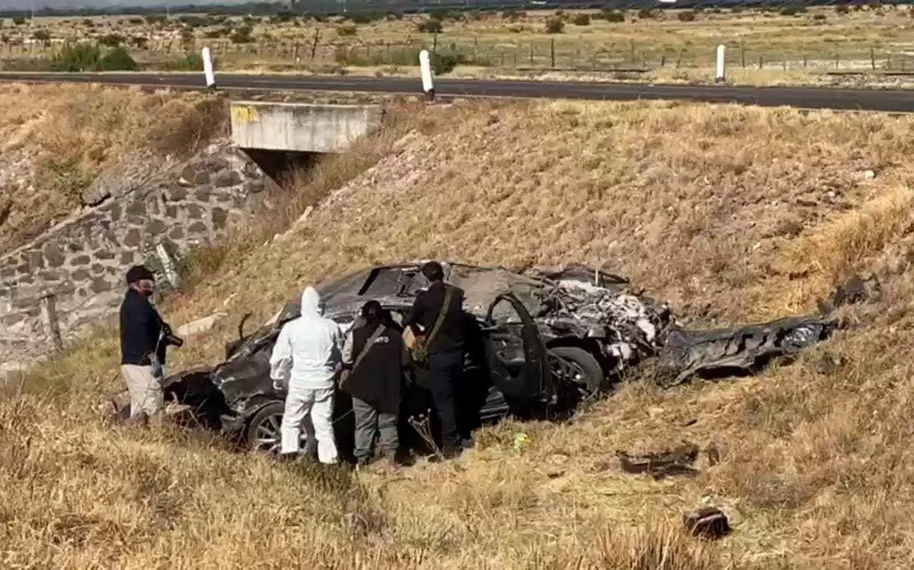 Dos muertos al volcar en la autopista Durango-Torreón