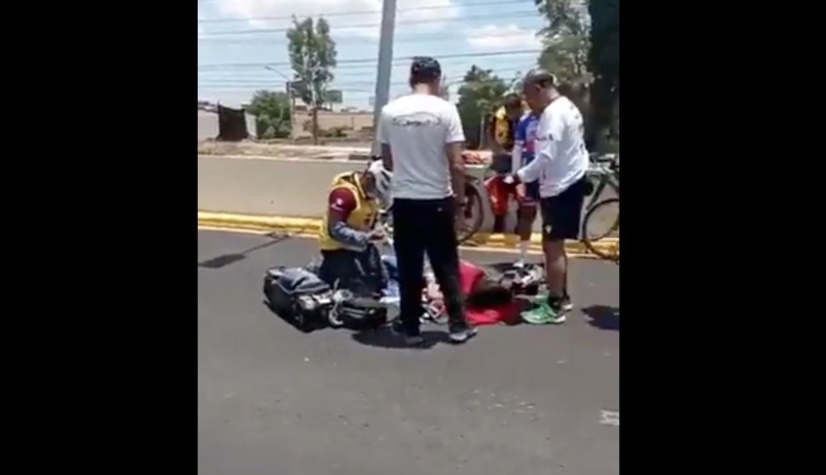 El adolescente de 16 años, identificado como Agustín Medina, realizaba su servicio social en la Vía Recreativa y murió al instante tras ser lazado por la camioneta que circulaba a toda velocidad. Foto: Twitter Coyote_bike.