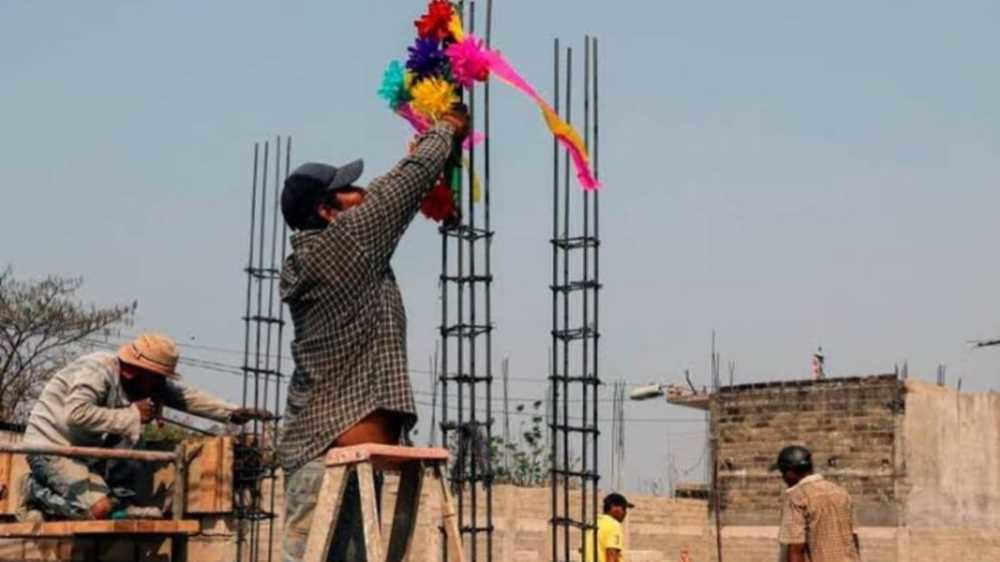 En el Día de la Santa Cruz, los albañiles festejaron a su santa Patrona. Foto: Cortesía