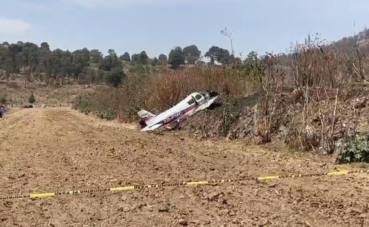 De acuerdo con Protección Civil de Cholula, la avioneta se incendió en pleno vuelo. Foto: Twitter @vialhermes