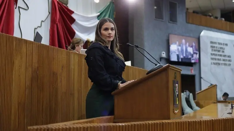 Lorena de la Garza, señaló que la violencia vicaria se define como la que se inflige contra familiares consanguíneos o por afinidad para hacer daño a la mujer. Foto: Especial.