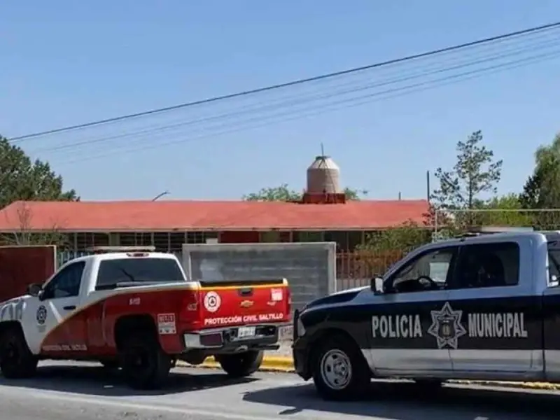 Al lugar también acudieron elementos de Protección Civil, quienes acordonaron la zona y dieron recomendaciones para evitar que en un futuro sucedan situaciones similares. Foto: Facebook Ocho Columnas.