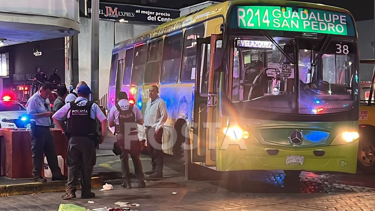 Mientras conducía el vehículo de transporte publico un hombre abordo el camión y quiso tomar el dinero de las ganancias. Foto: Raymundo Elizalde.