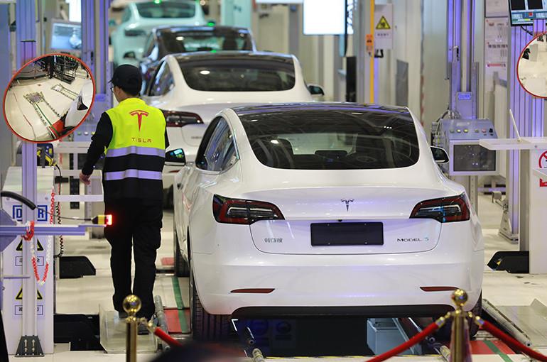 Tesla retirará modelos de sus vehículos en China. Foto. @yicaichina