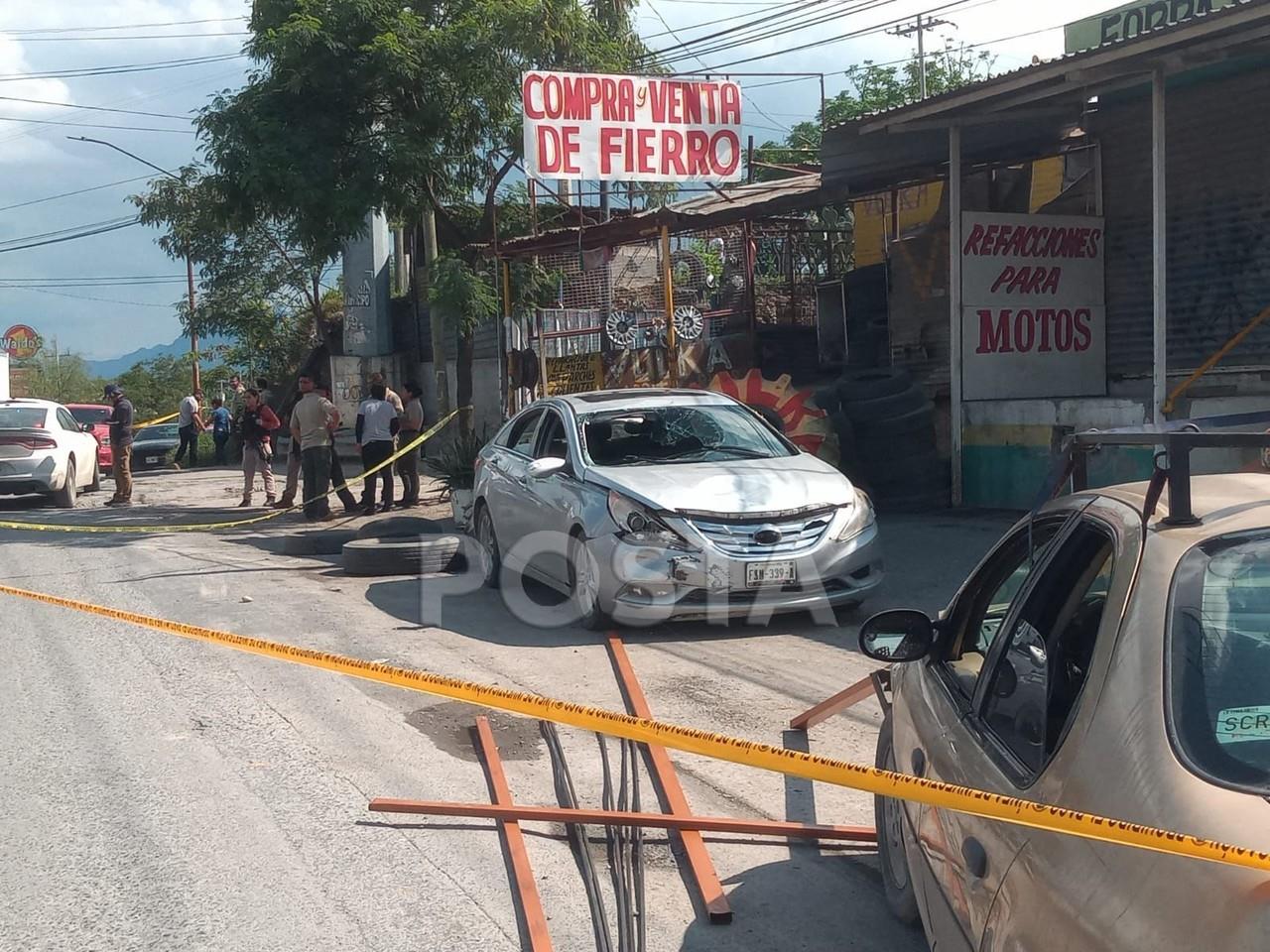 Elementos de la Agencia Estatal de Investigaciones le marcaron el alto a un vehículo tipo Sonata, el cual se dio a la huida al toparse con los agentes. Foto: Especial/ POSTAMX