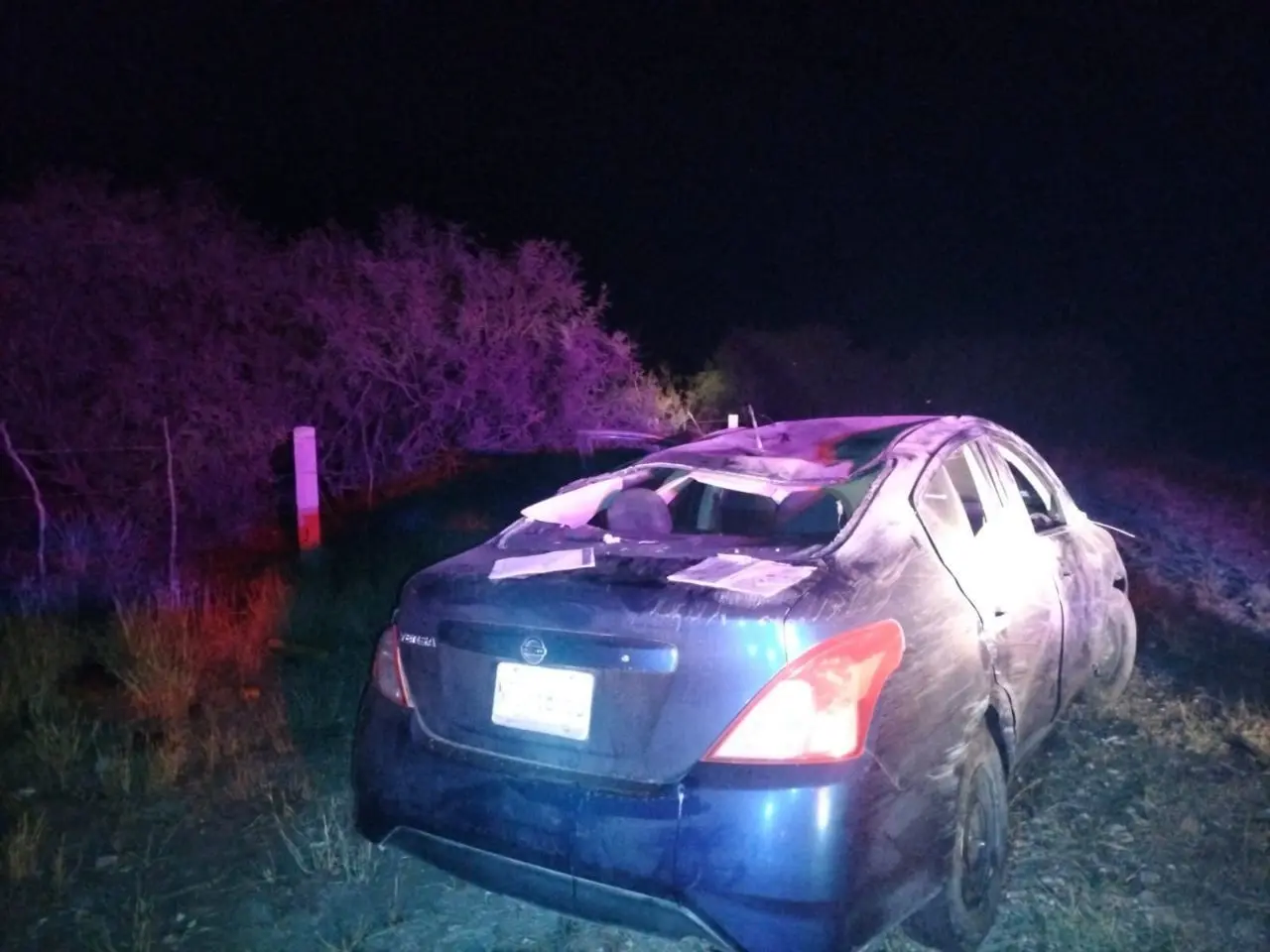 Según su propia versión, fue muy cerca de Cuencamé donde la víctima perdió el control de su Nissan Versa al ser impactado levemente por un camión de carga. Foto: Especial/ POSTAMX