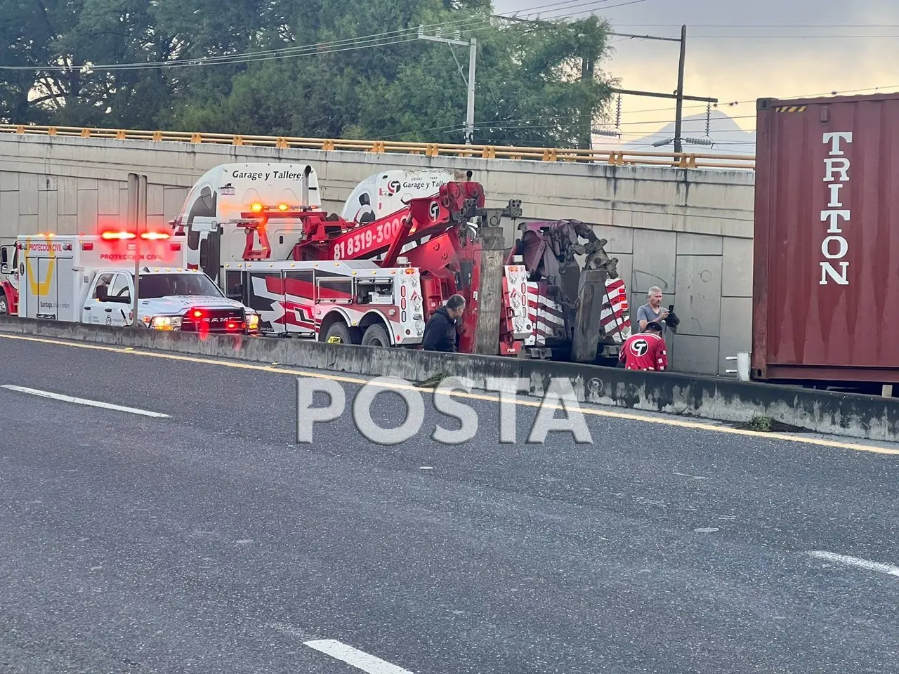 Se recomienda a los conductores tomar rutas alternativas mientras se resuelve la situación. Foto: Raymundo Elizalde.