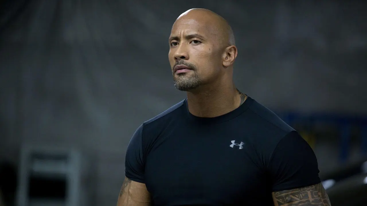 Dwayne Johnson interpreta a Luke Hobbs en la franquicia de Rápidos y Furiosos. Foto: Universal Pictures