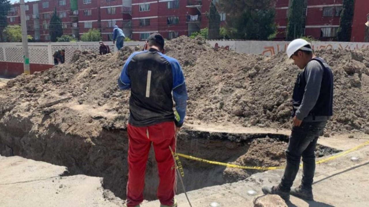 Un nuevo socavón fue encontrado en Ecatepec, sobre la avenida Primero de Mayo, ocasionó que fuera suspendido el servicio en la estación San Martín de la Línea 2 del Mexibús. Foto: Cortesía