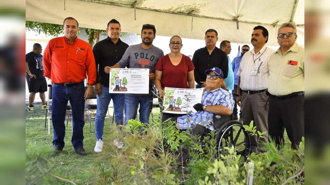 Inician plan de reforestación de espacios deportivos en Gómez Palacio. Foto: Facebook Ayuntamiento de Gómez Palacio.