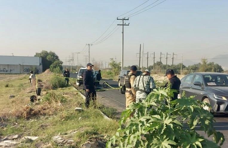 A su llegada los uniformados se percataron que se trataba del cuerpo de un hombre el cual estaba maniatado y con huellas de tortura el cual estaba en calidad de desconocido. Foto: Especial.