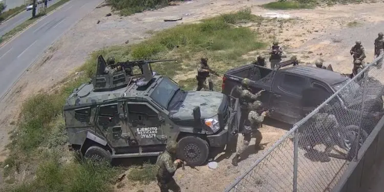 Los hechos dados a conocer a través de un video donde se observa a un grupo de elementos del Ejército que someten a cinco hombres. Foto: Especial/ Captura de pantalla