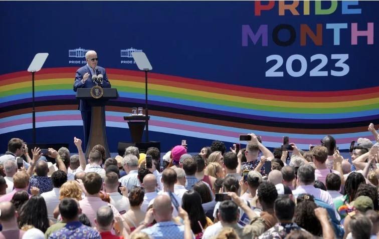 El presidente Biden y la primera dama Jill Biden organizan una celebración del orgullo en South Lawn.. Foto. AP