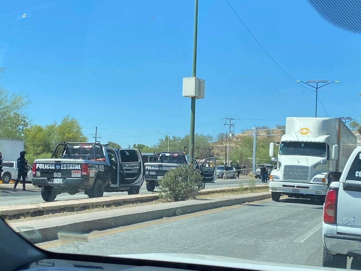 En las acciones, las autoridades detuvieron a un presunto delincuente y aseguraron armas, cargadores y 5 vehículos, 2 de ellos con blindaje. Foto: Twitter @MultimediaCabrk