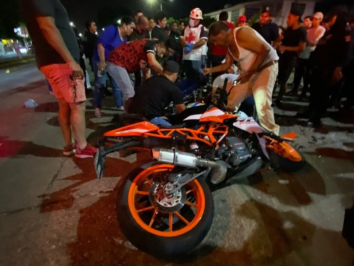 El motociclista que perdió la vida fue identificado como  Cristo Bernal Oseguera, de 22 años. Foto: Facebook 60 Minutos.Info