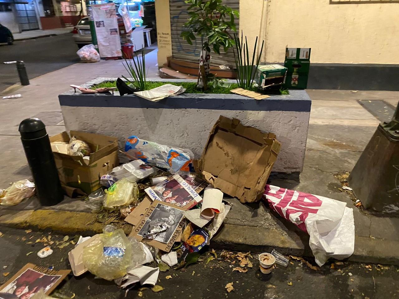 Basura en calles de CDMX tras evento de apoyo a Claudia Sheinbaum. Foto: Iván Macías