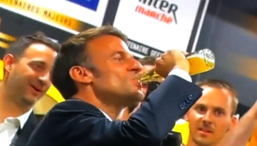 Aunque Macron es conocido por ser un aficionado a los deportes y suele visitar los vestuarios de los equipos franceses tras sus partidos, esta imagen en particular ha suscitado reacciones. Foto: Twitter @electo_mania.