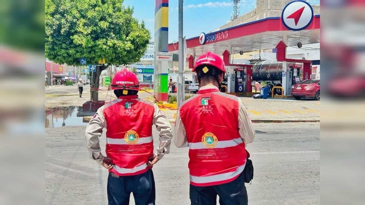 Leticia Herrera reconoce al Heroico Cuerpo de Bomberos. Foto: Facebook/ @Ayuntamiento de Gómez Palacio.