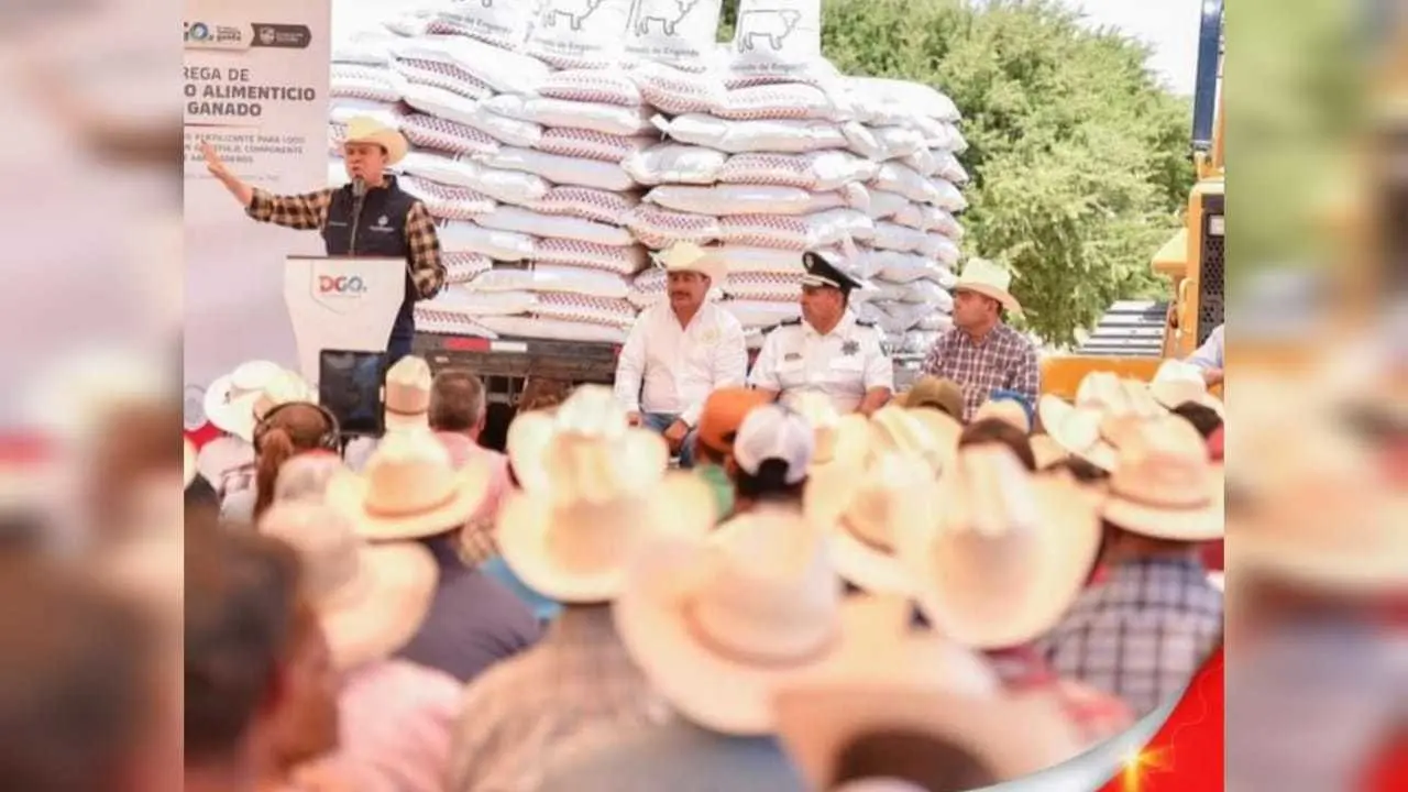 Durante la entrega de 150 toneladas de suplemento alimenticio en Guadalupe Victoria, el Gobernador Esteban Villegas anunció que para el próximo ciclo escolar los útiles y uniformes volverán a ser gratuitos para estudiantes de preescolar, primaria y secunda