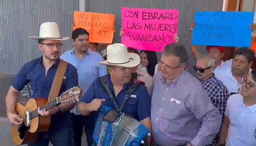 Marcelo Ebrard fue recibido con El Corrido de Monterrey. Foto. Captura de Imagen