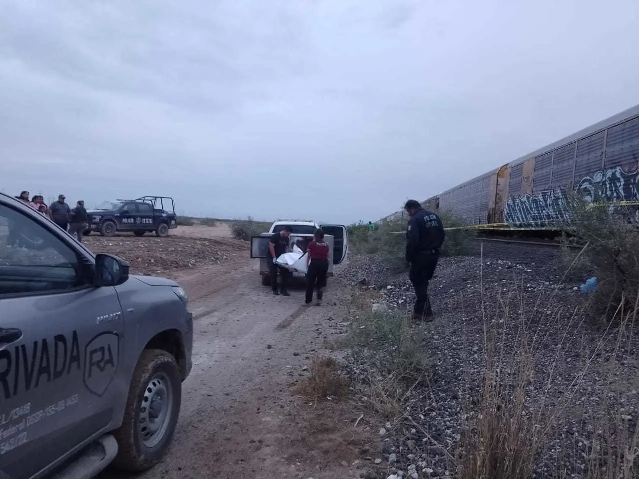 Una mujer murió tras colocarse frente a una locomotora de manera intencional. Foto: Especial.